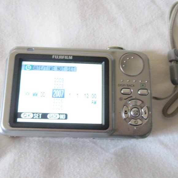 FujiFilm Finepix A610 Digital Camera: 6.3mp, Tested & Works, w/ memory card - Picture 6 of 7